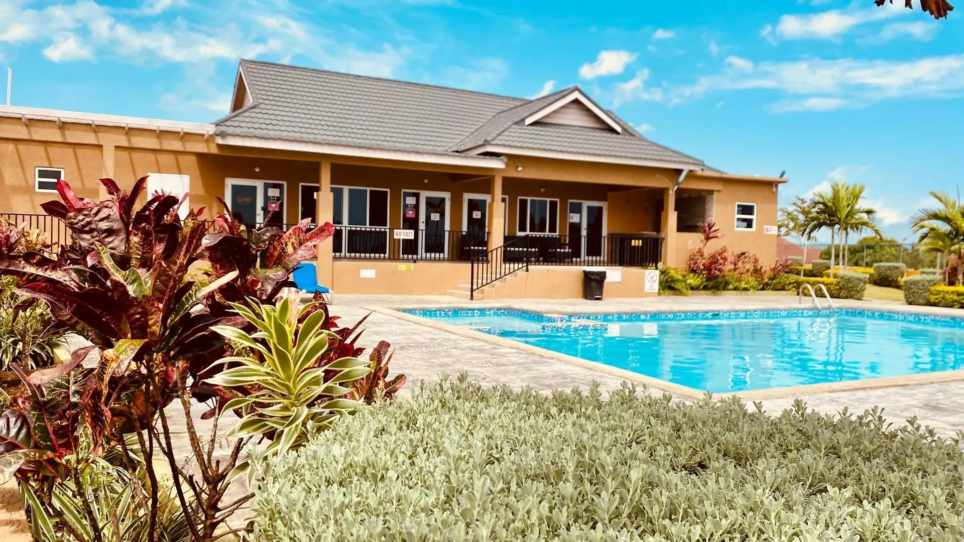 ヴィラ Florence Hall Jhadano 3Br Pool & Gym Shuttle Gatedヴィラ ジャマイカ