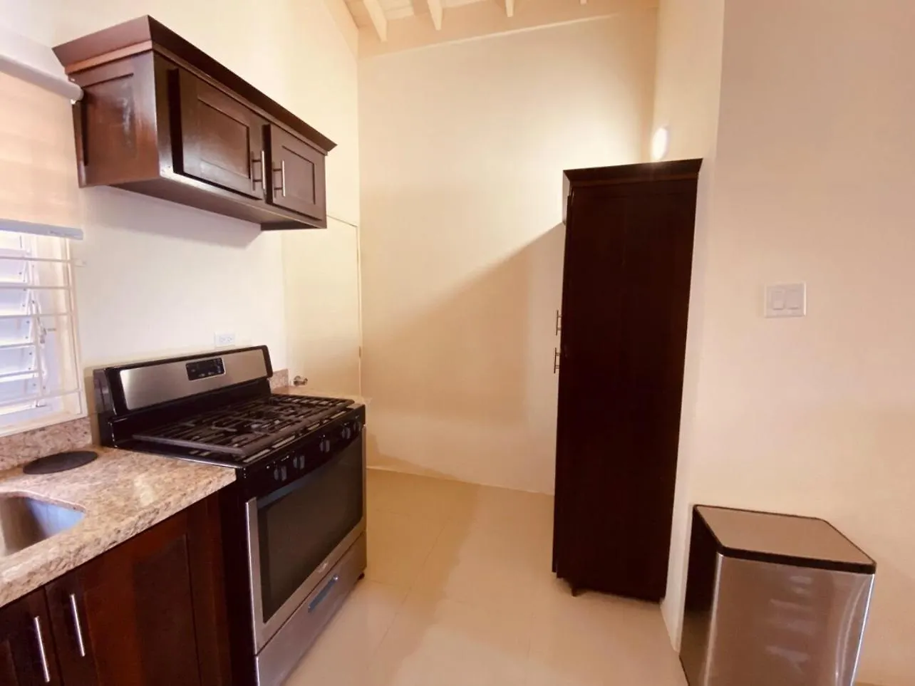 ヴィラ Florence Hall Jhadano 3Br Pool & Gym Shuttle Gatedヴィラ ジャマイカ