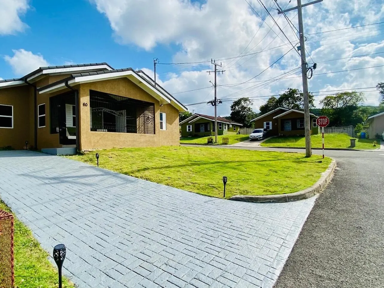 Florence Hall Jhadano 3Br Pool & Gym Shuttle Gatedヴィラ ヴィラ